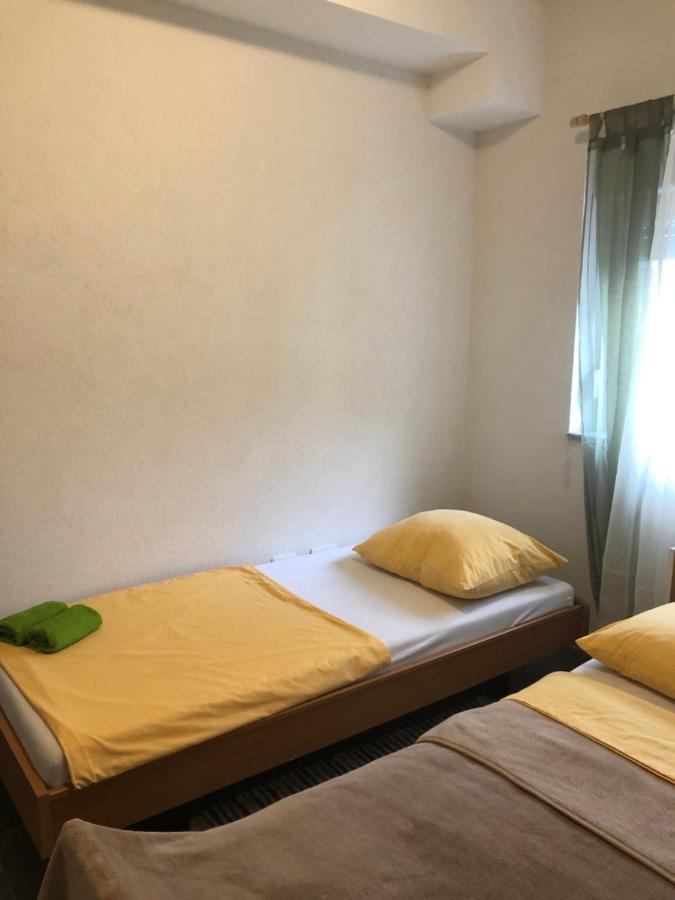 Apartmani Janja Starigrad Paklenica Exteriör bild